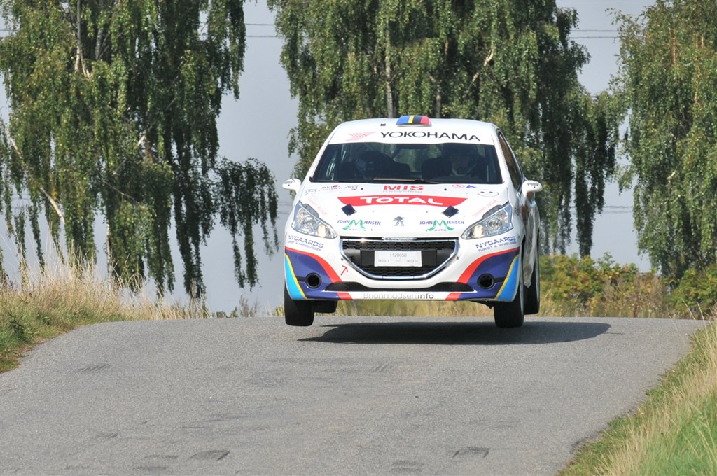 Kim Madsen og Line Lykke Jensen kunne en afdeling før tid kalde sig Danmarksmestre i 2WD-divisionen
(Foto: Rallypics.dk)